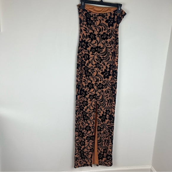 MORE TO COME Revolve Teagan Maxi Dress in Navy Floral Size M Formal - Picture 6 of 8